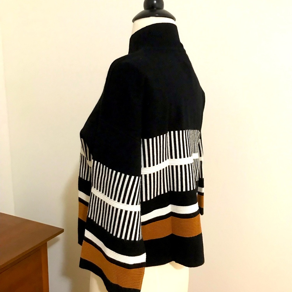 NATIVE YOUTH Women’s Black Patterned Turtleneck Sweater